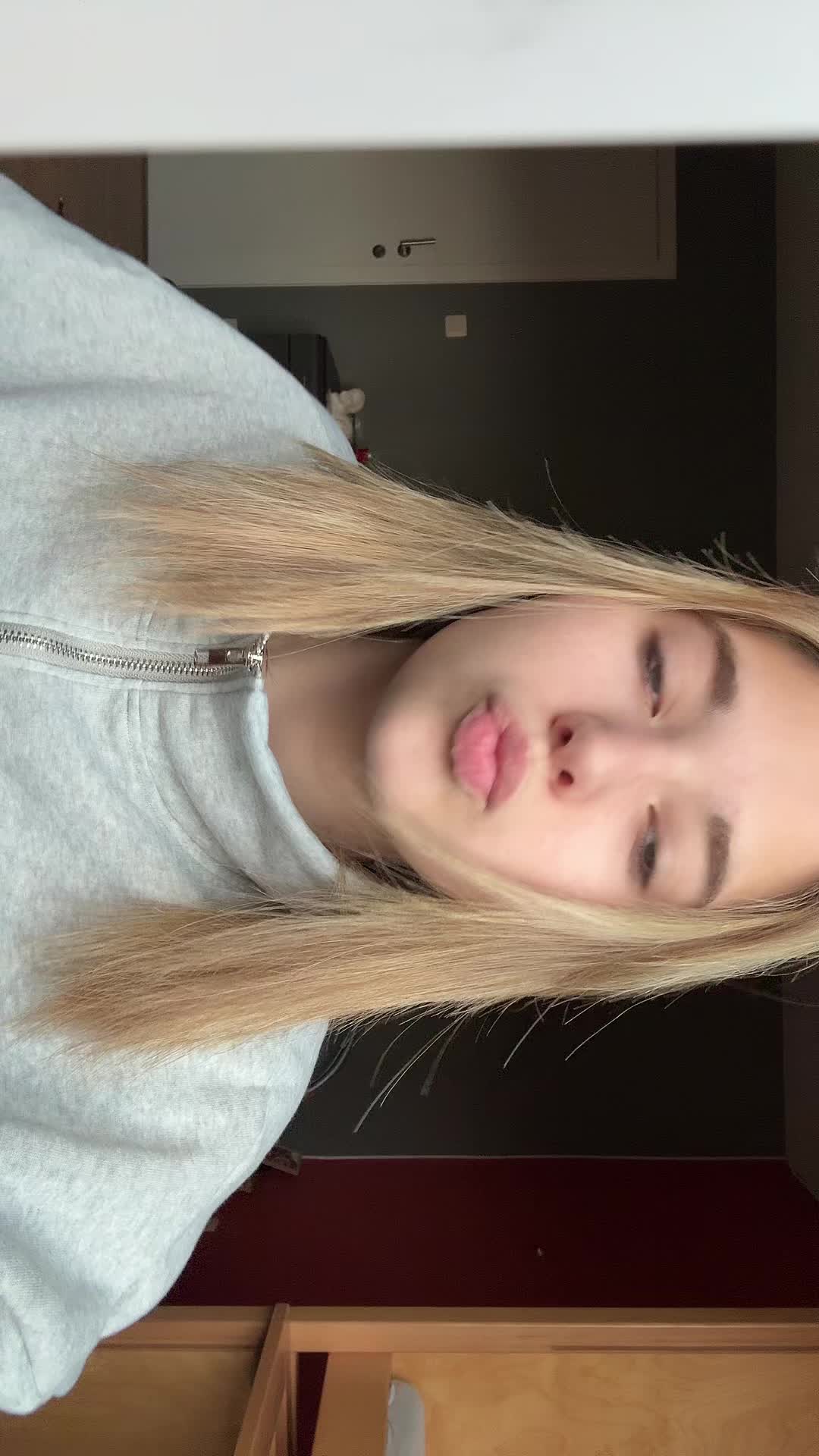 @😱