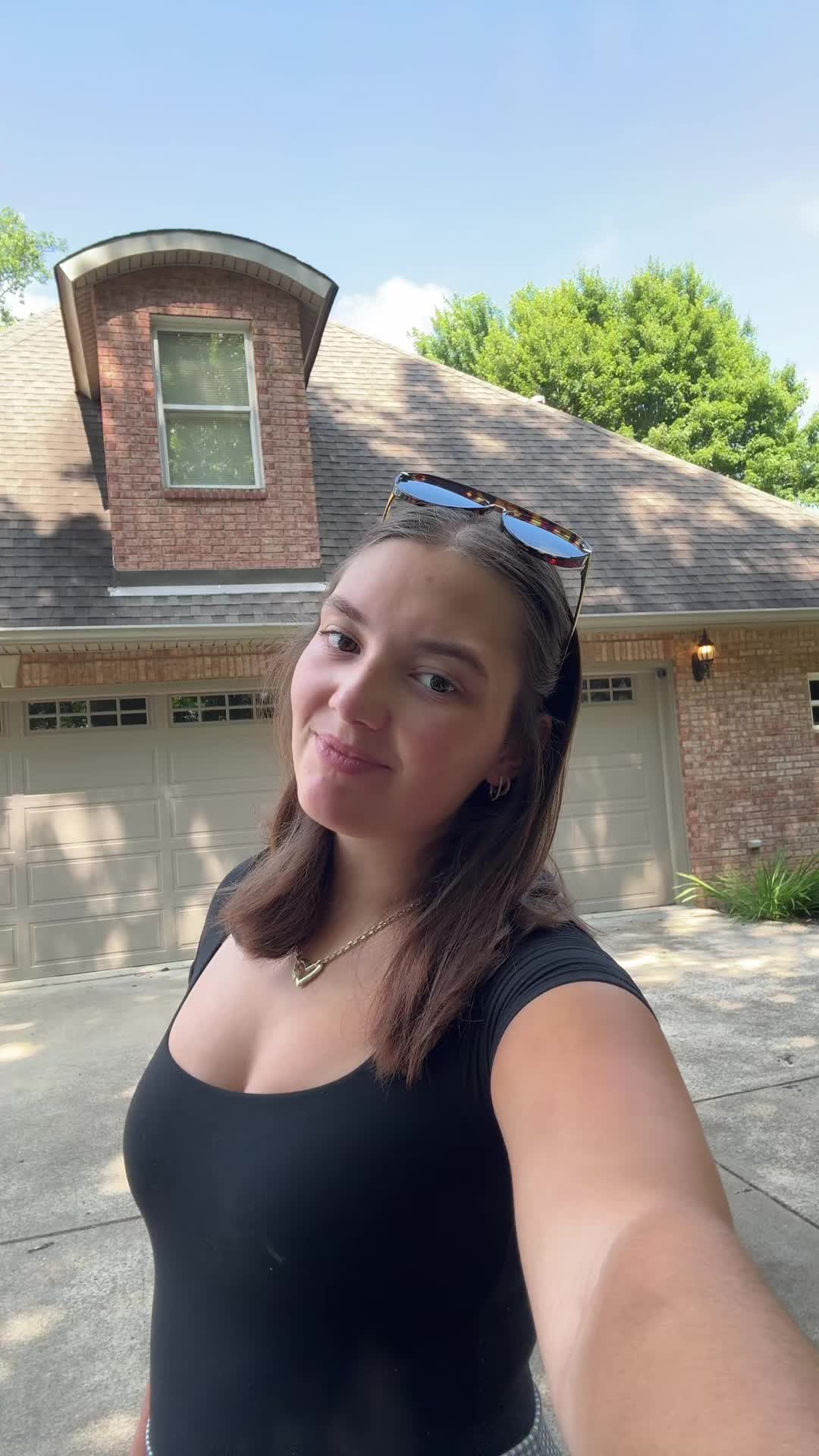 @bella!