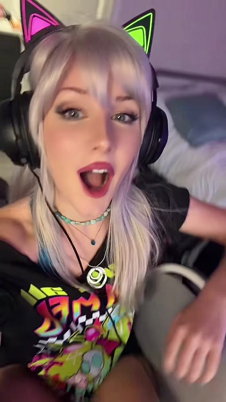 @theellastella