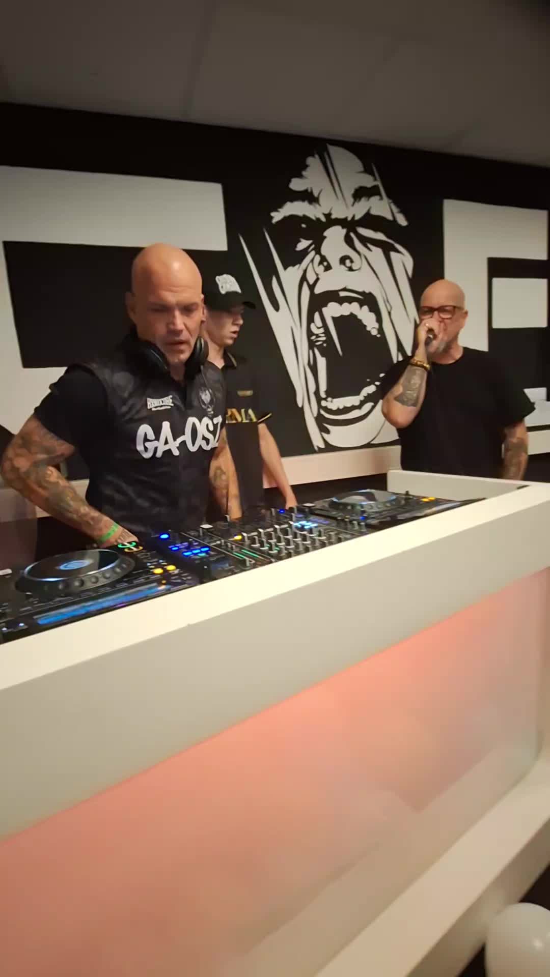 @SnakeBiteNL