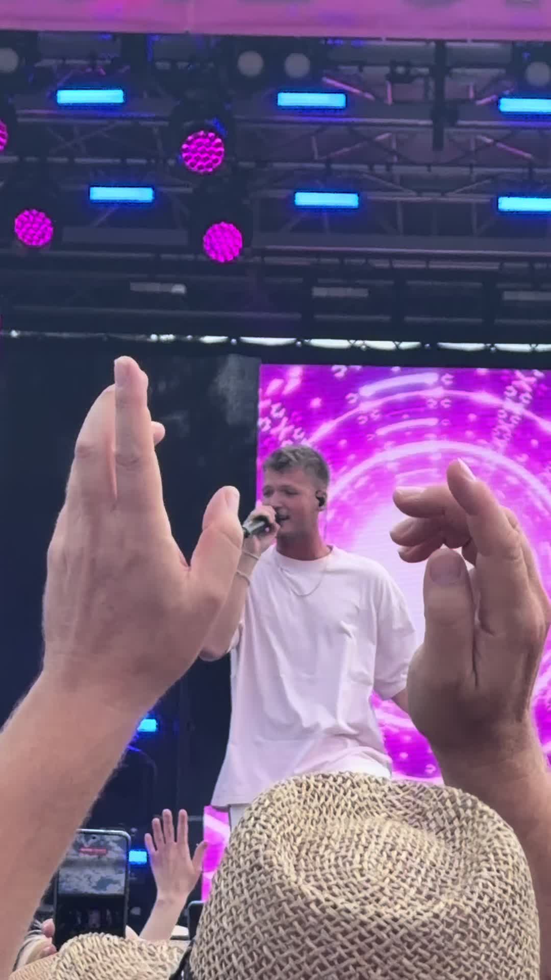 @✨💗