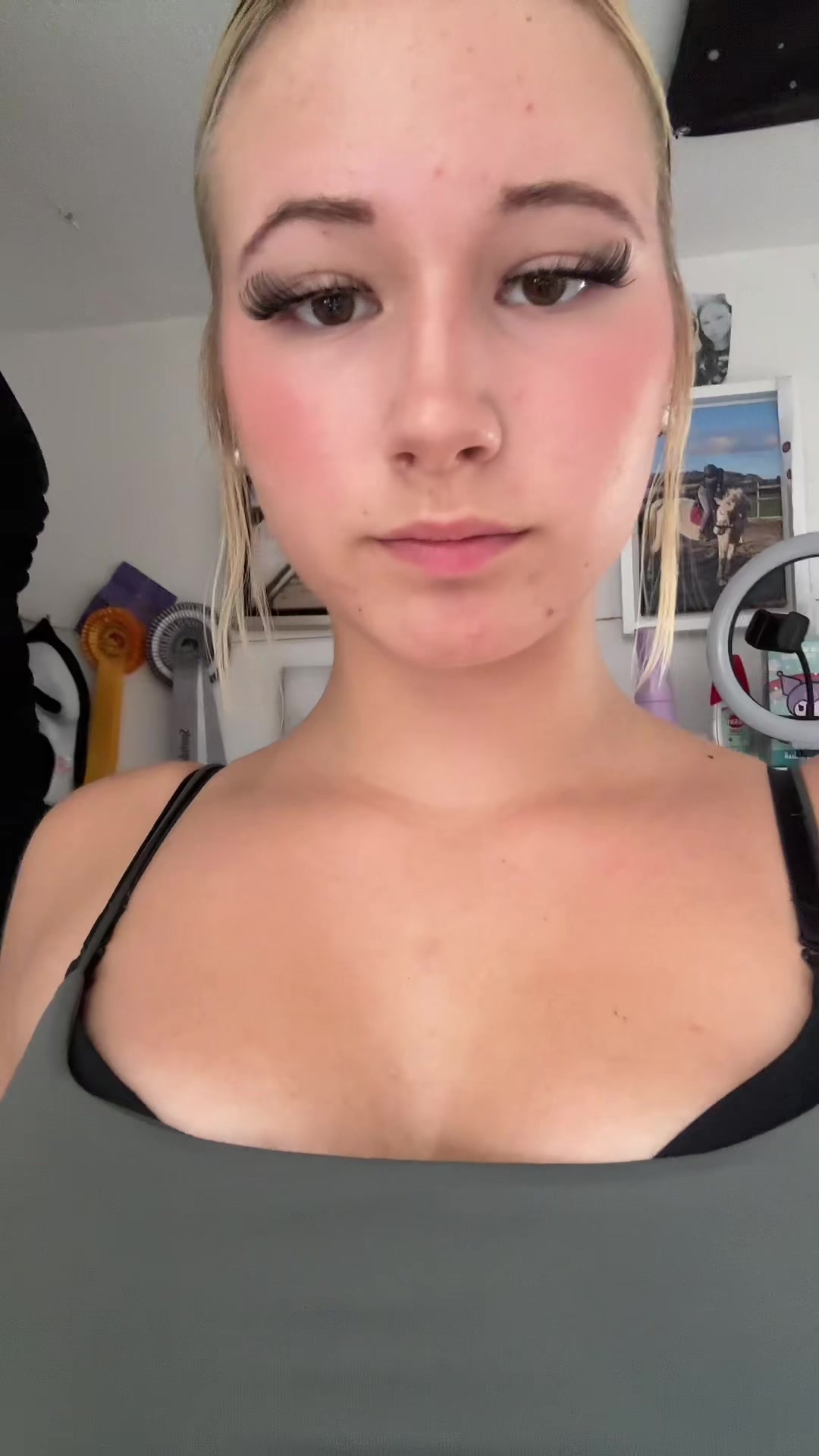 @🎭