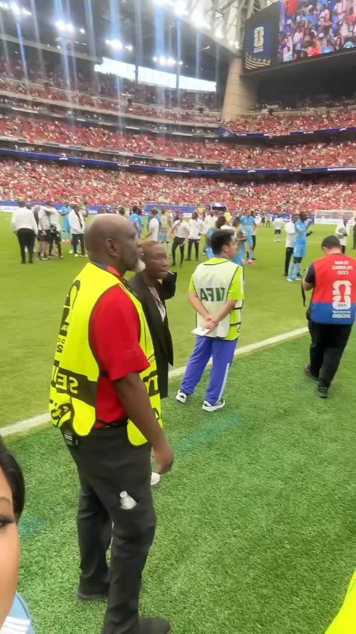 @🇨🇩🇿🇦🇻🇳🇫🇷🇨🇦