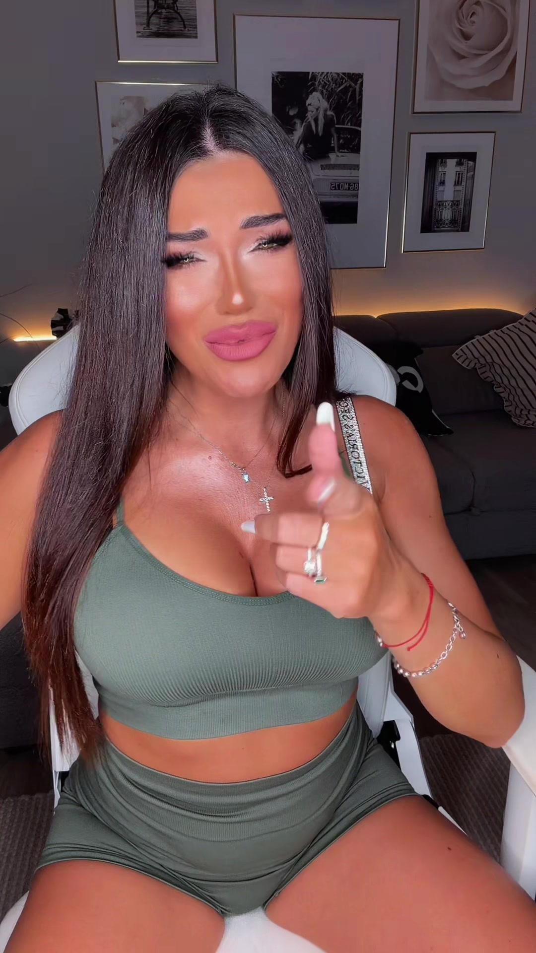 @Valentina