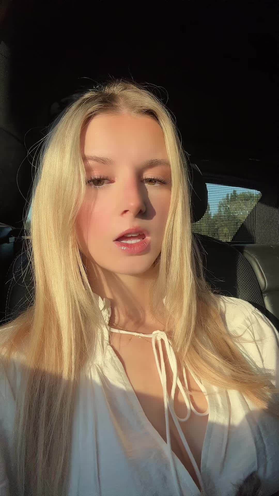 @𝐄𝐥𝐢𝐞