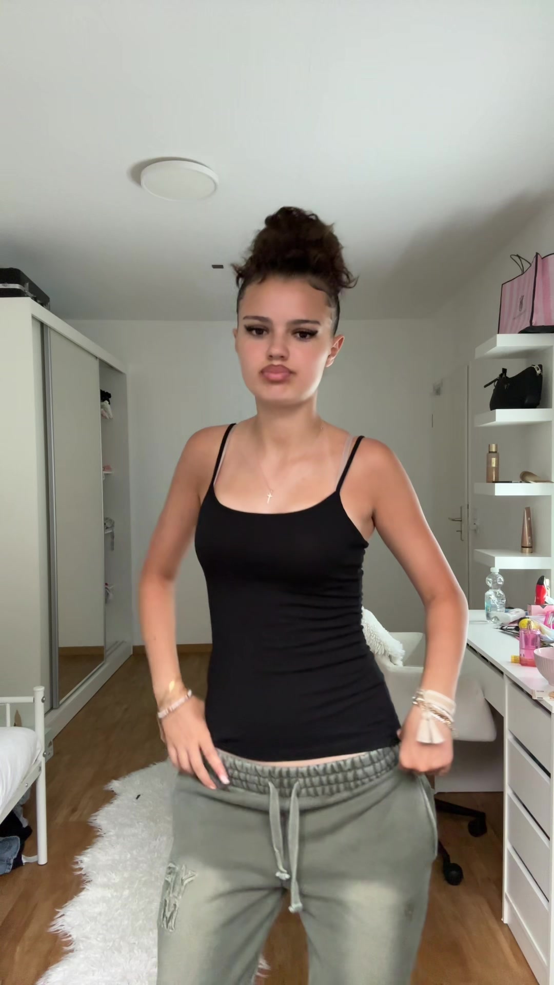 @user438537890