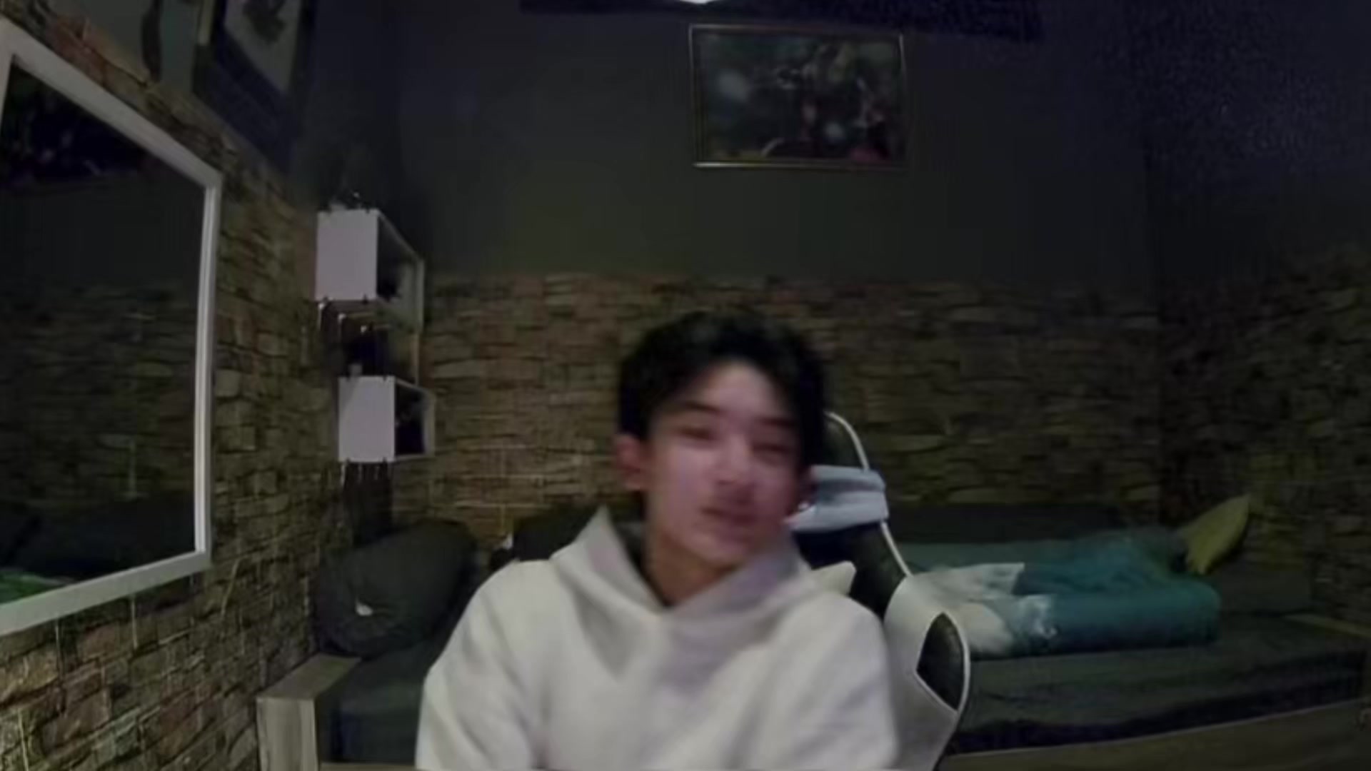 @ᶻzoltyrr.