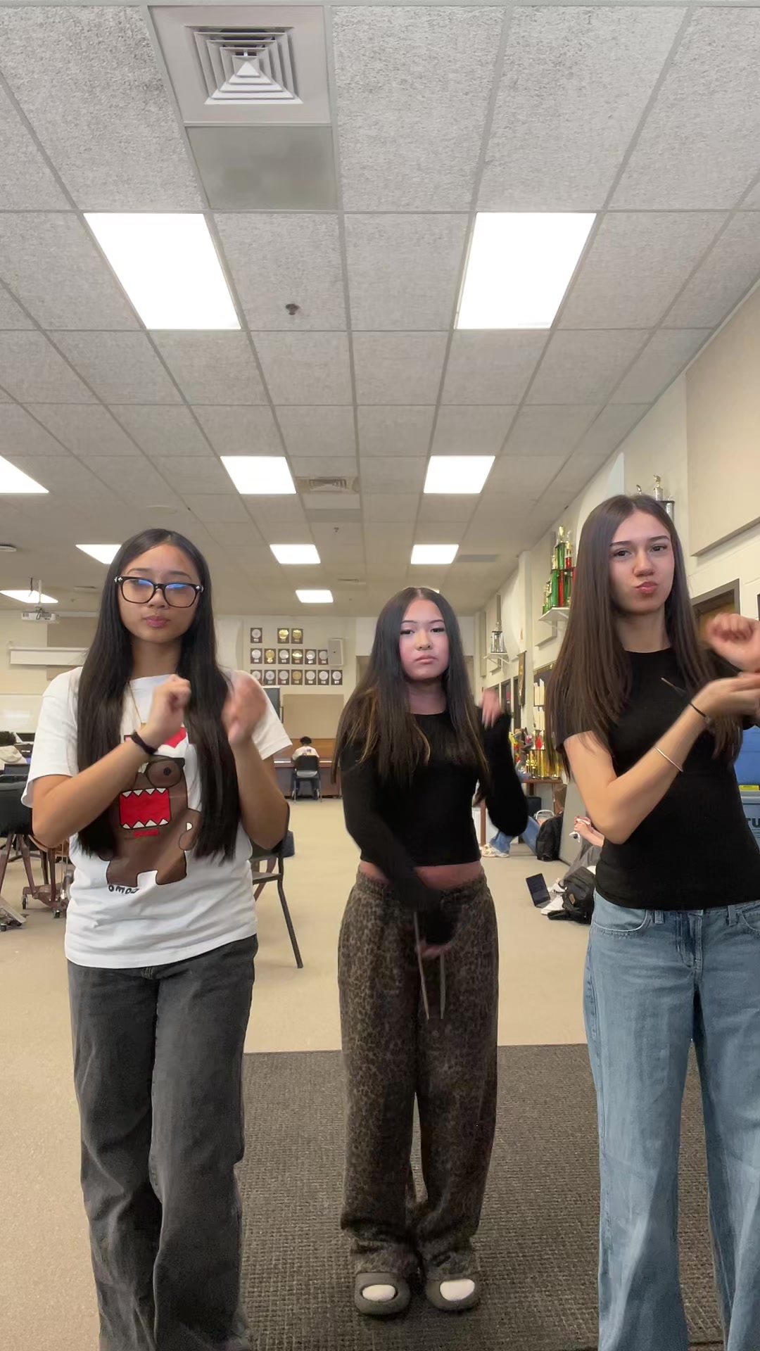 @ɐןʎɐʞɐɯ ᥫ᭡