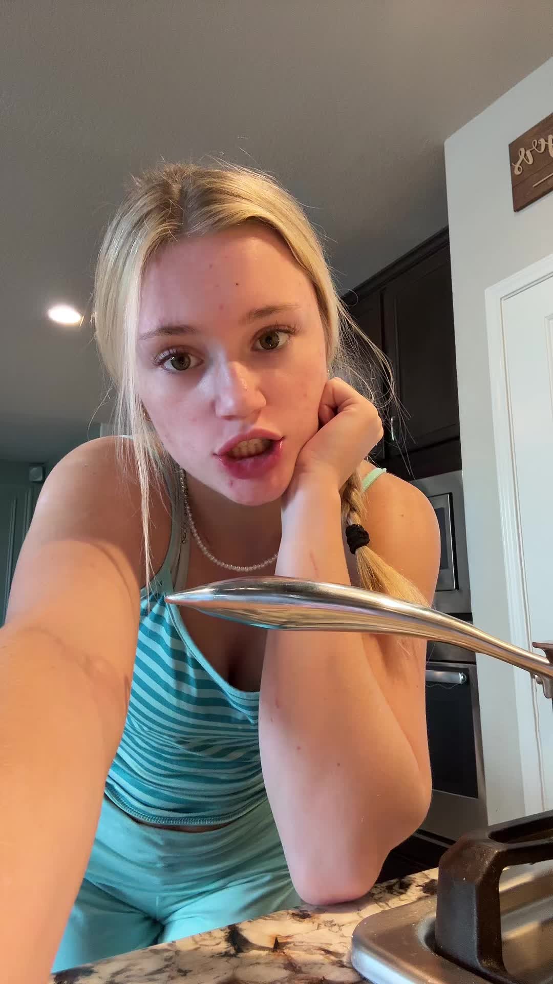 @maddiethompsn