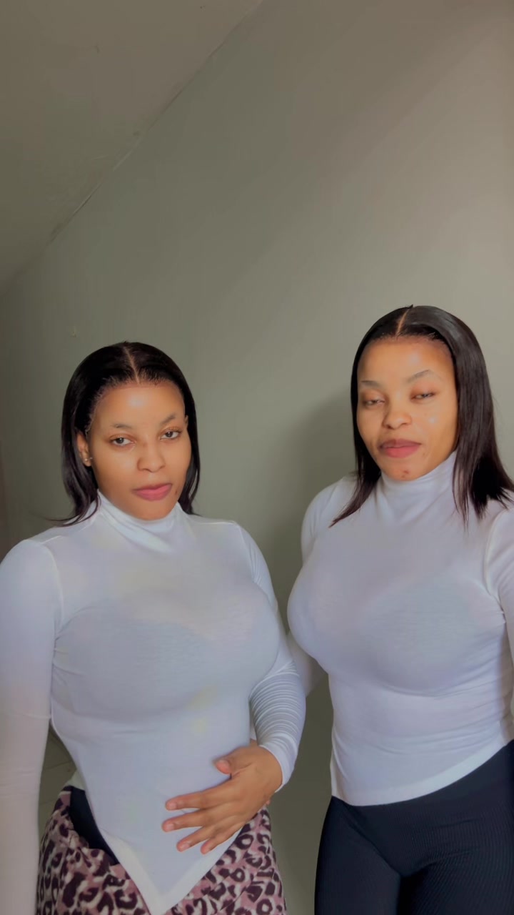 @mndebeletwins