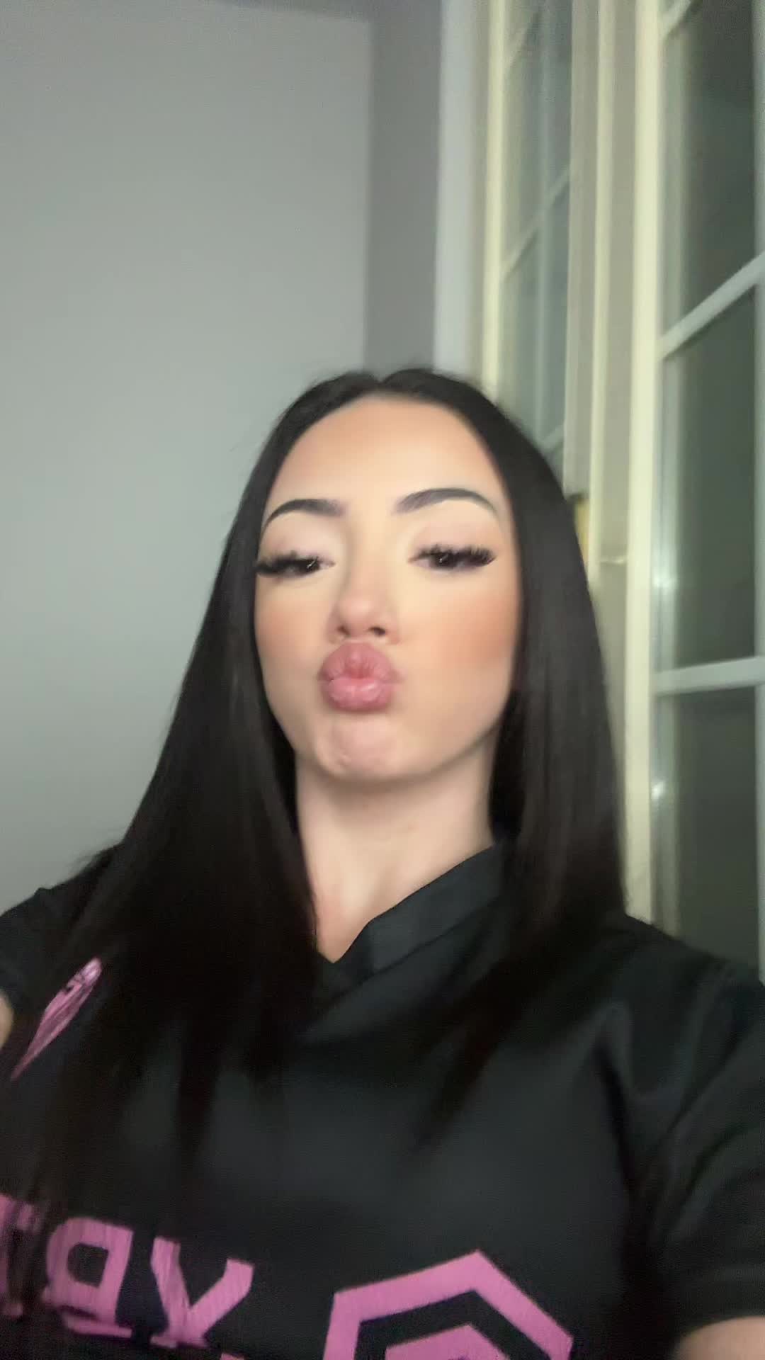 @lari📲