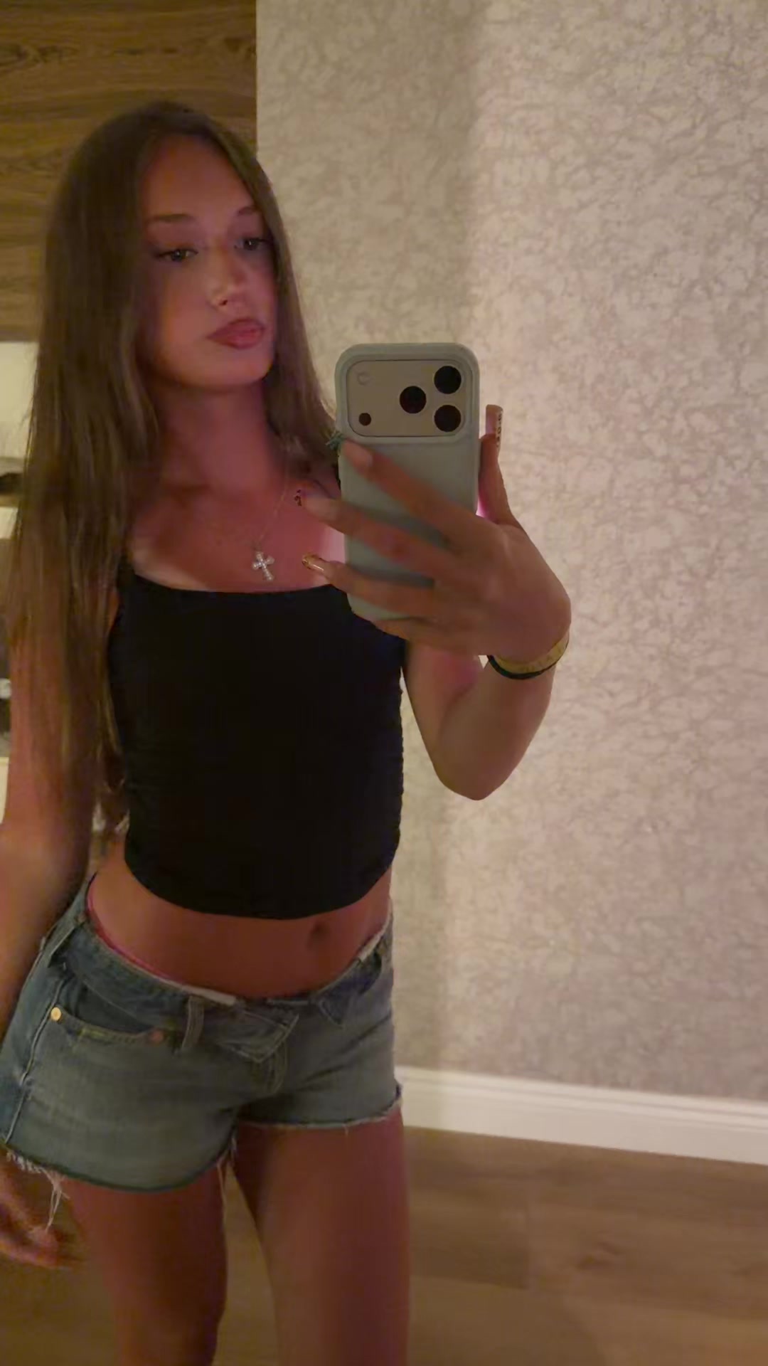 @zuziash1tpost