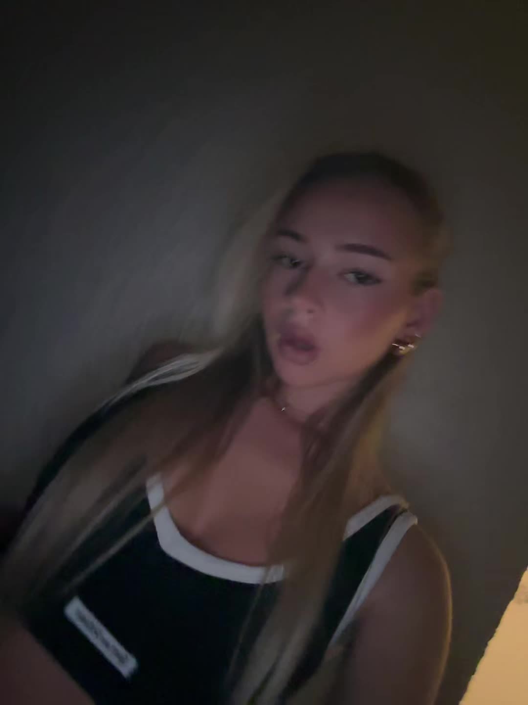 @888