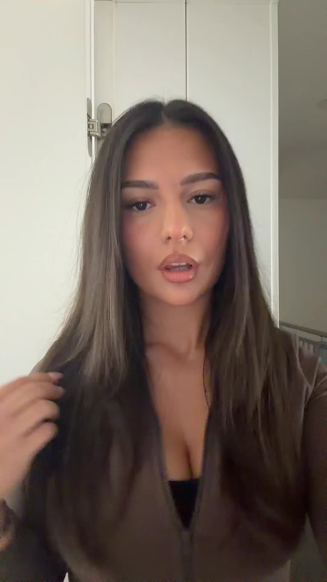 @ᵛ