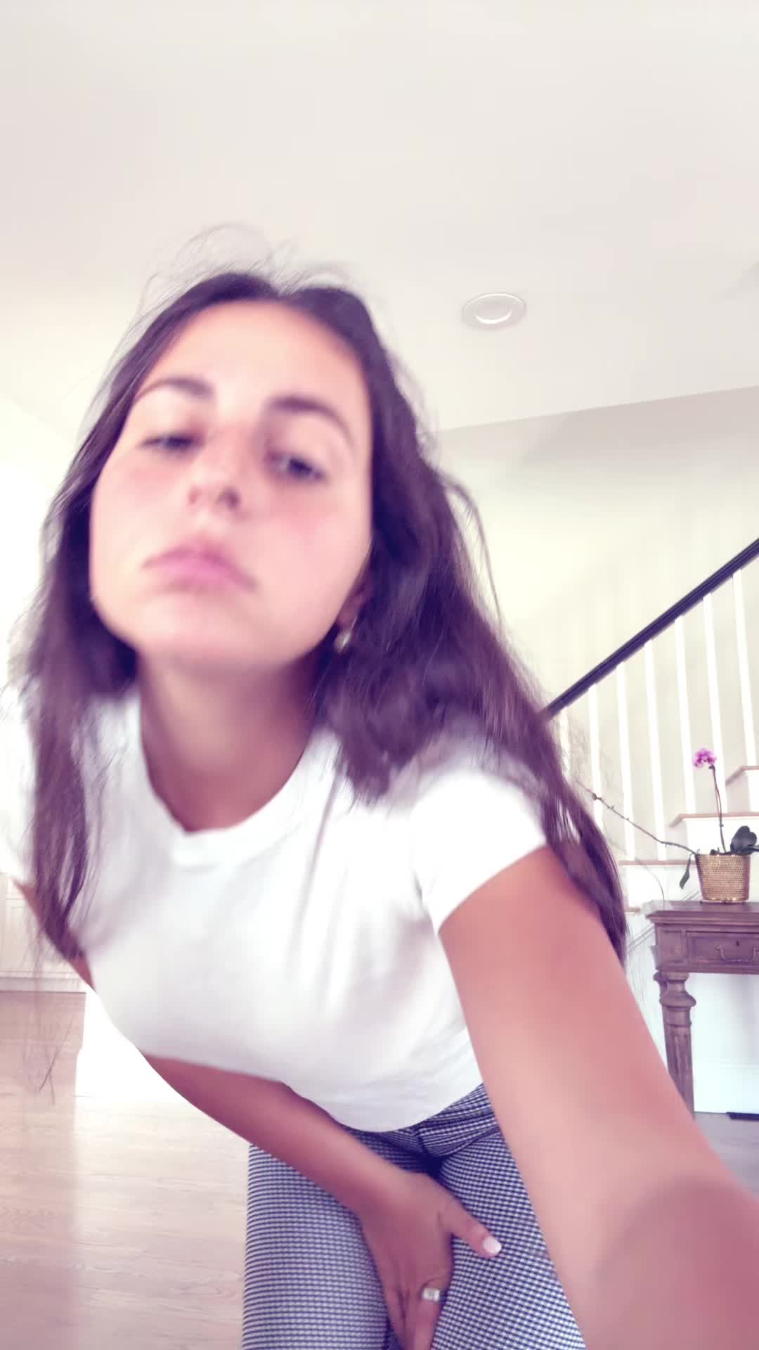 @ella?
