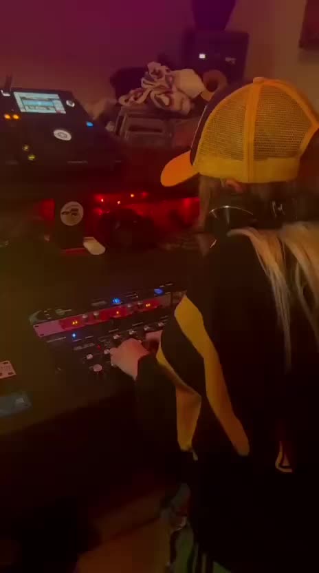 @milarubio