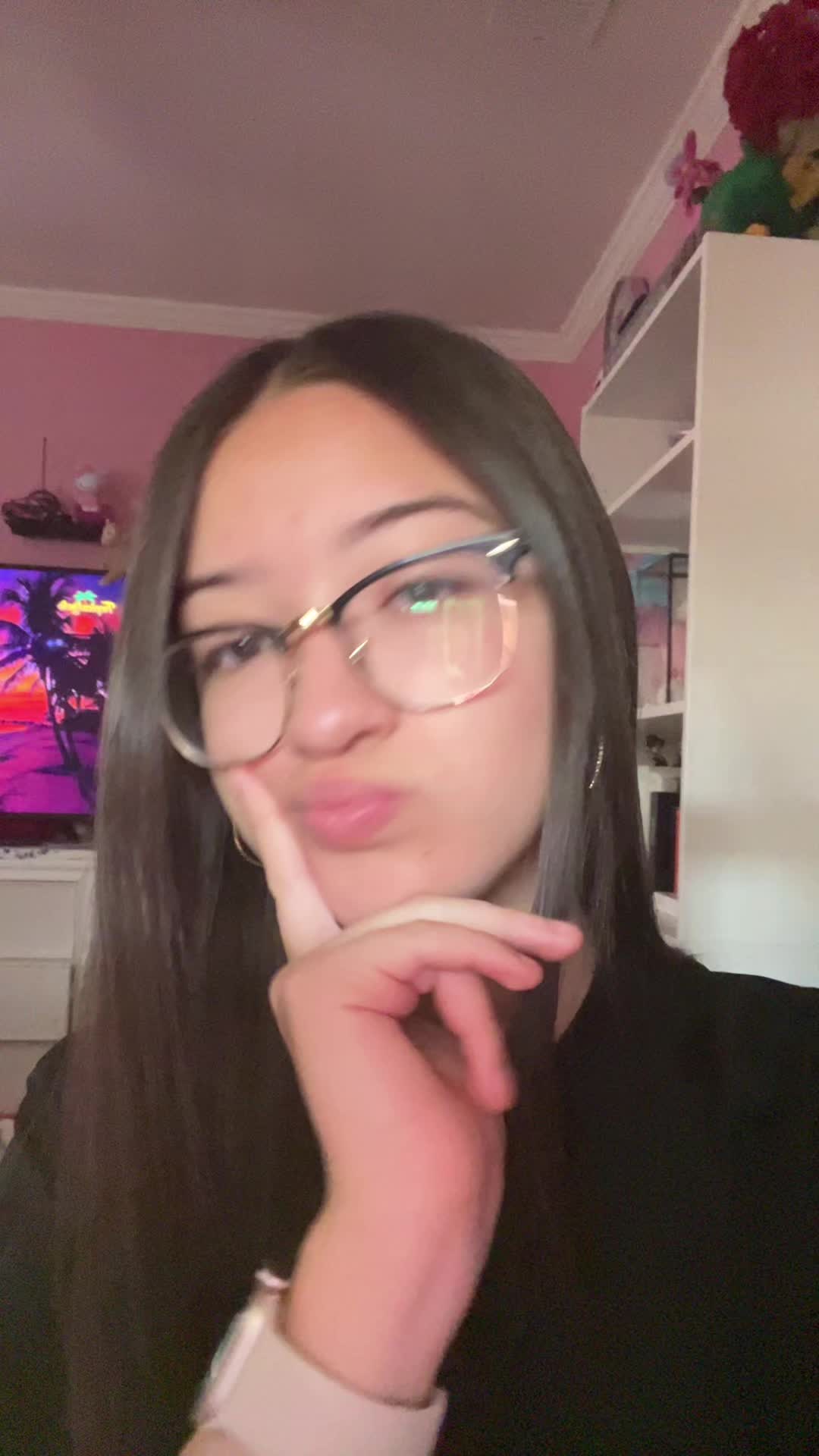 @𝓔
