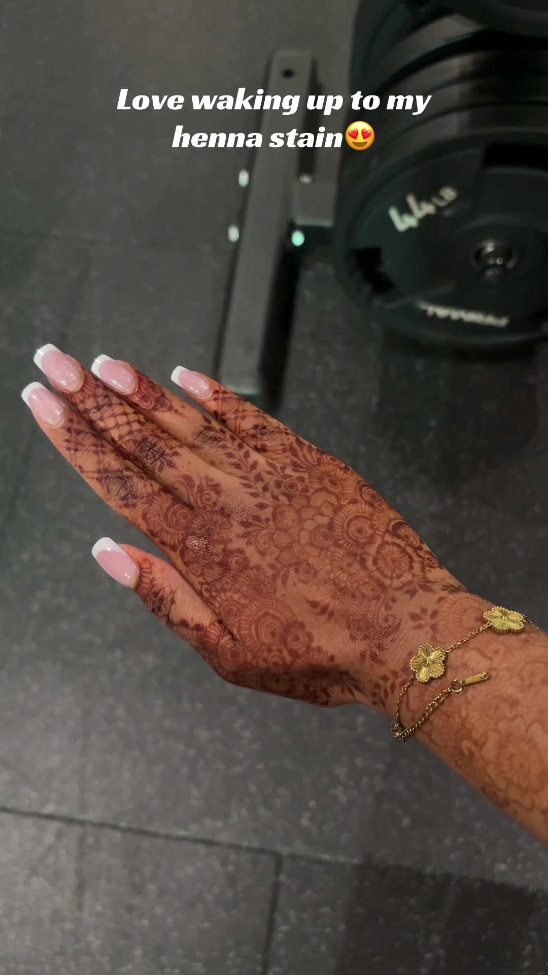 @ayshahhenna_artist