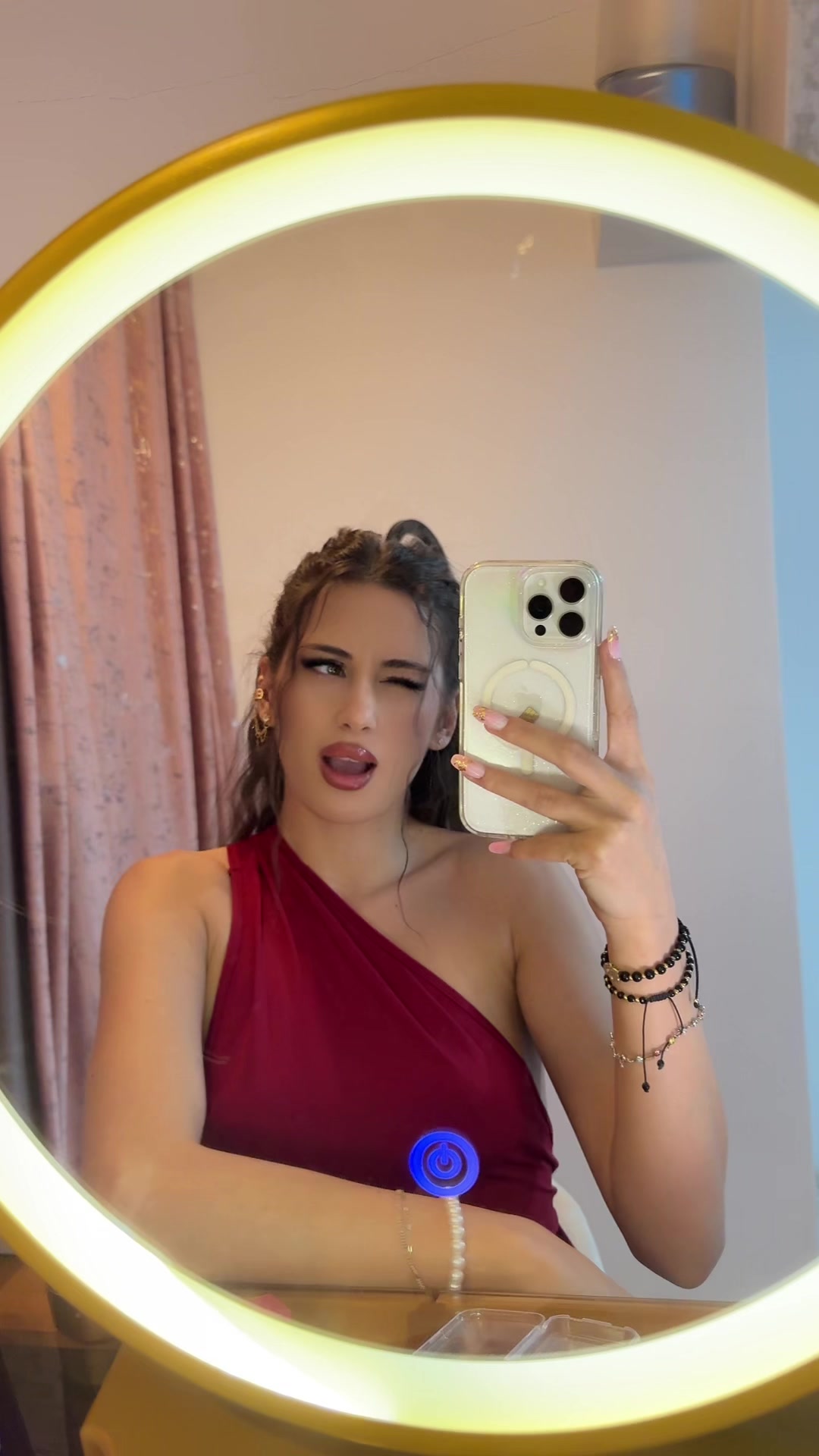 @Elisa