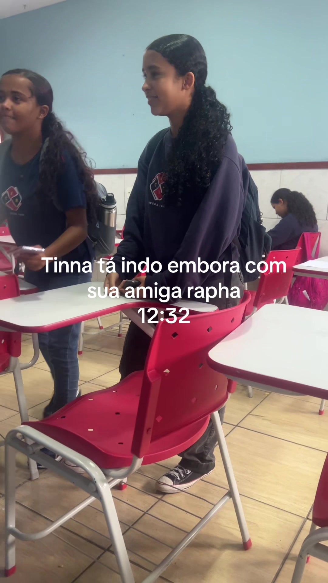 @O que a tinna faz na escola