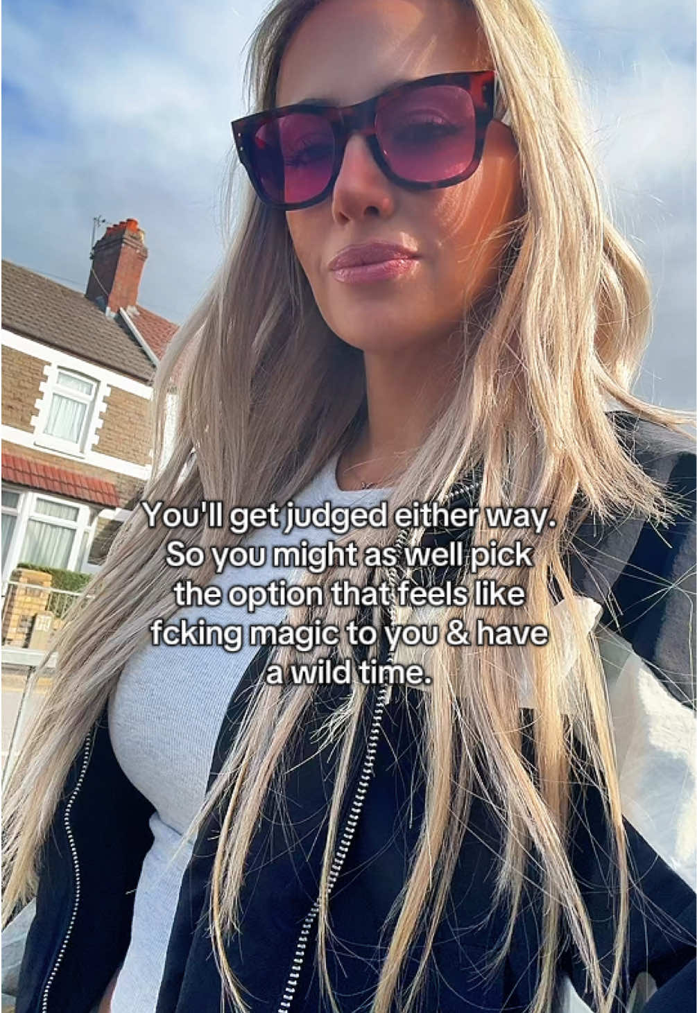 @Lisa J Evans sapphic author ⚢