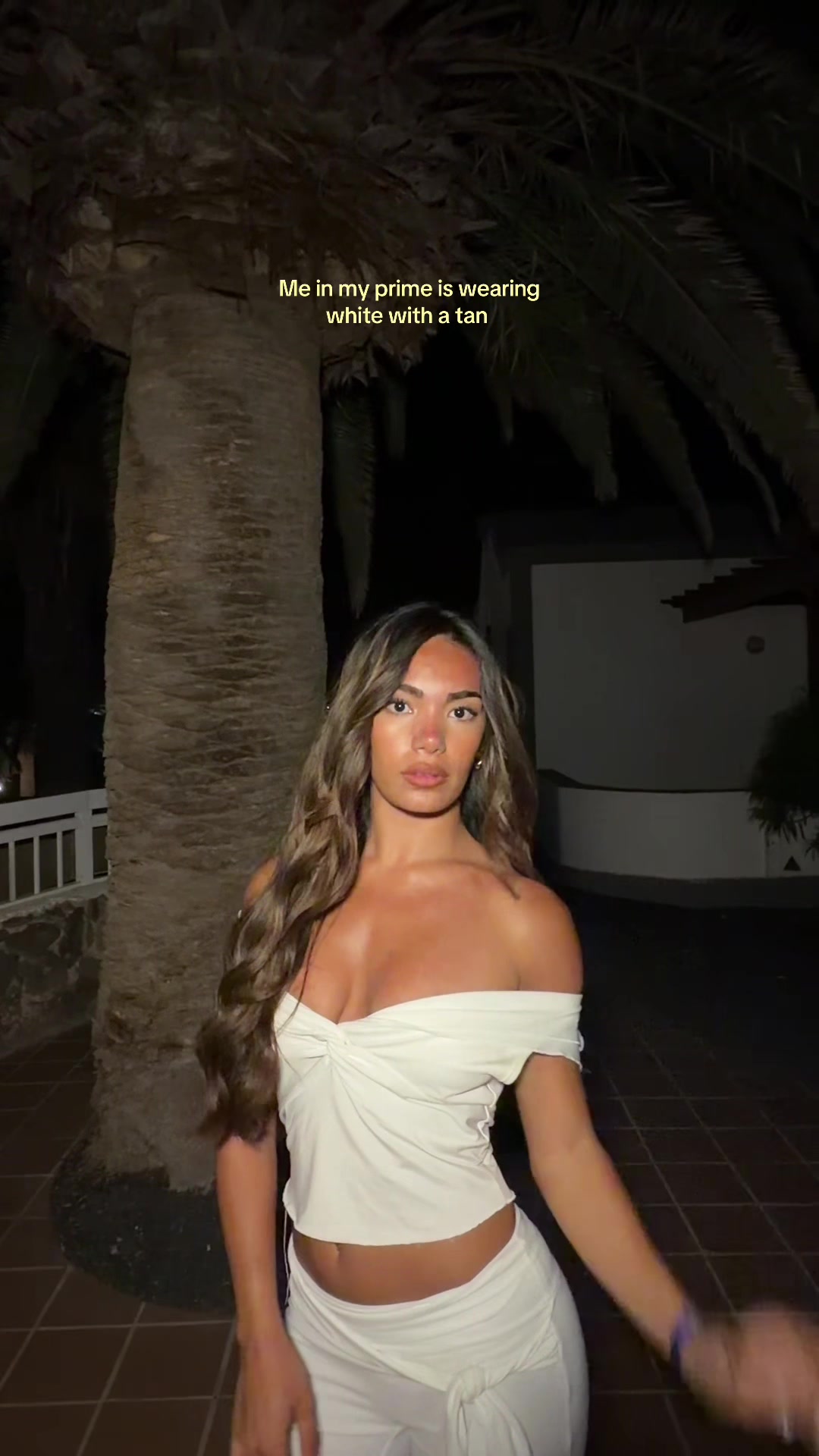@ellishakarim_