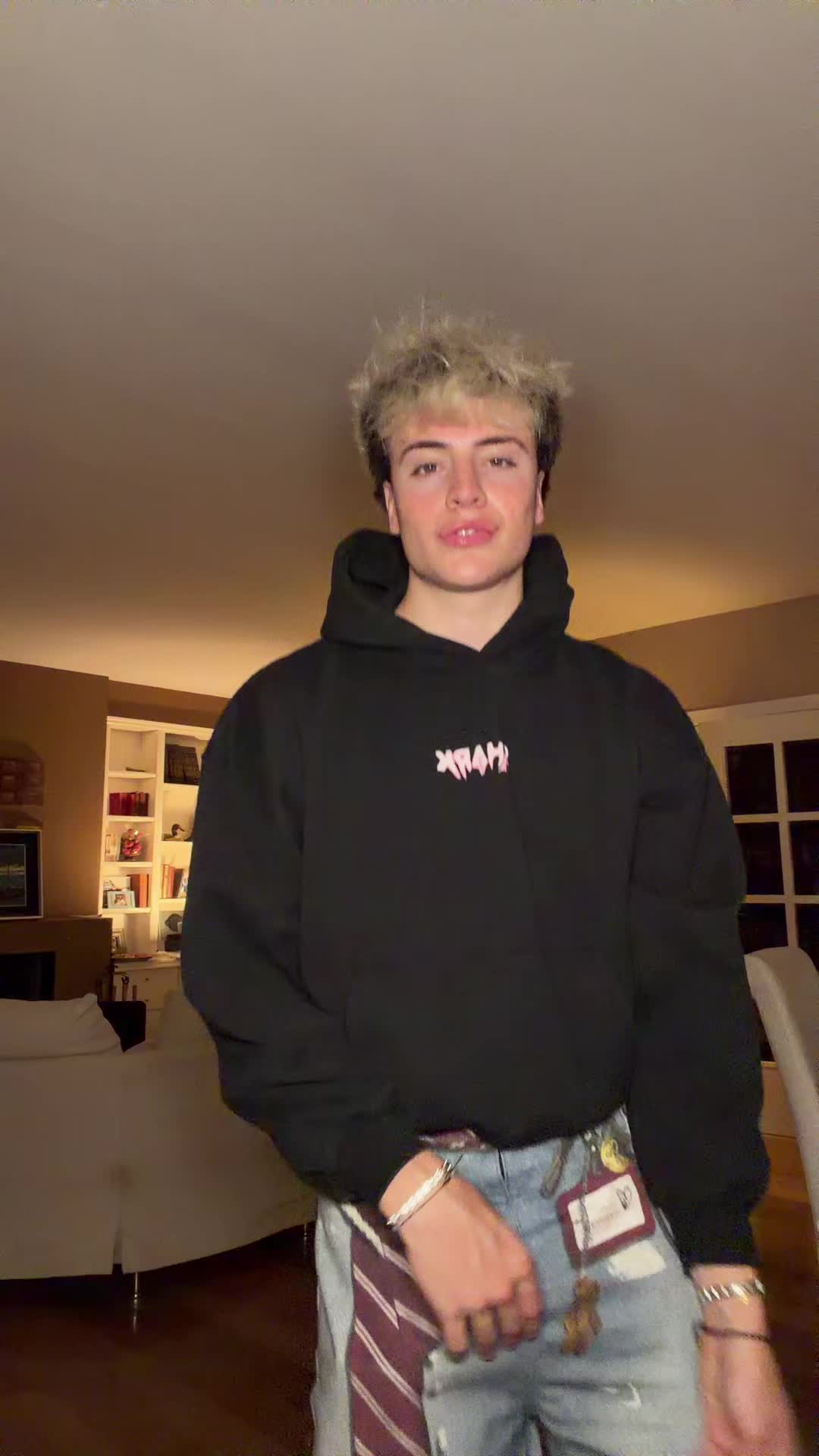 @𝖆𝖕𝖔𝖑𝖔