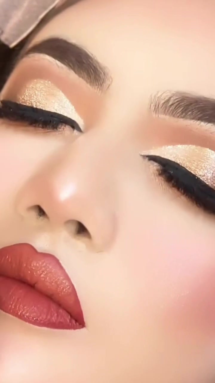 @MomentsWithQulain