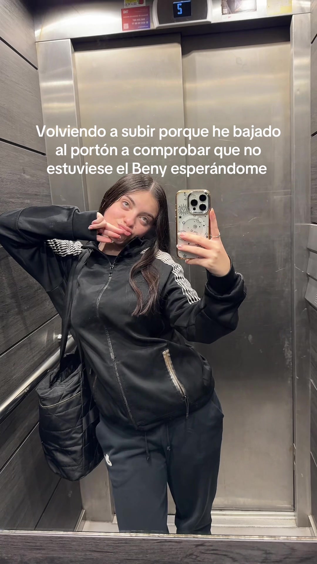 @danielaarosteguii