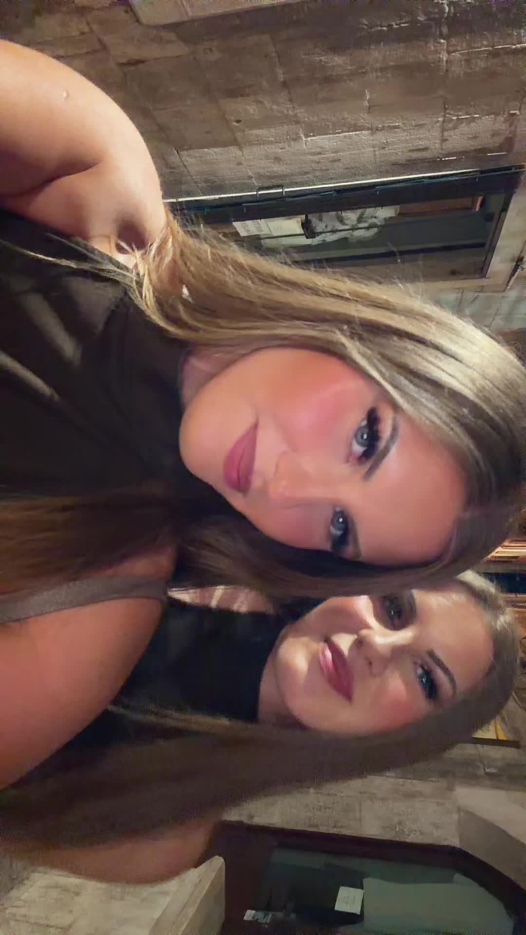 @Dezmaric_twins