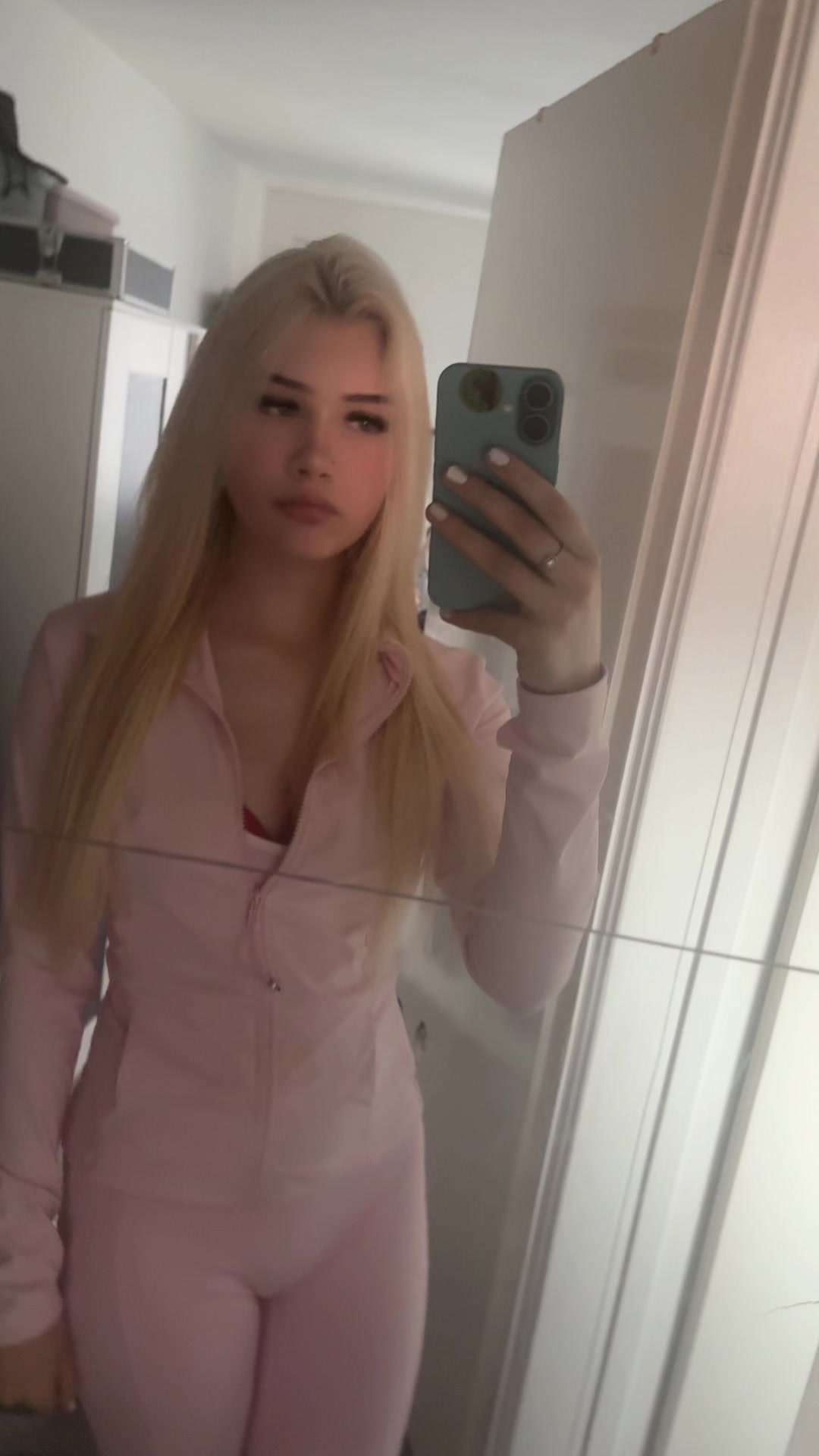 @𝐓𝐀𝐘𝐋𝐎𝐑 🎀