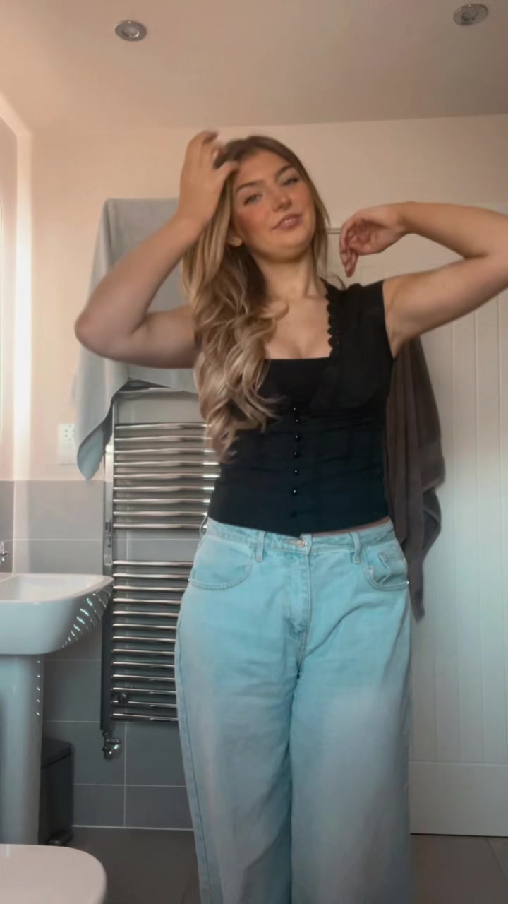 @anniemcl_