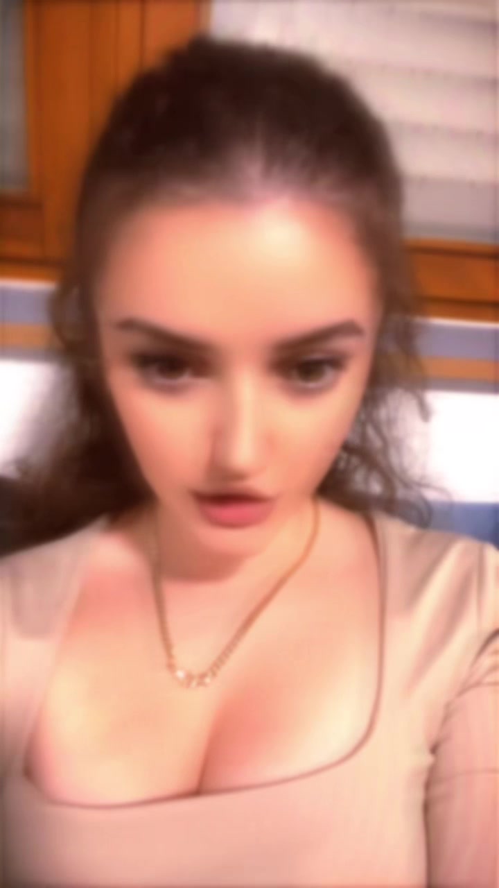 @Ana🥰