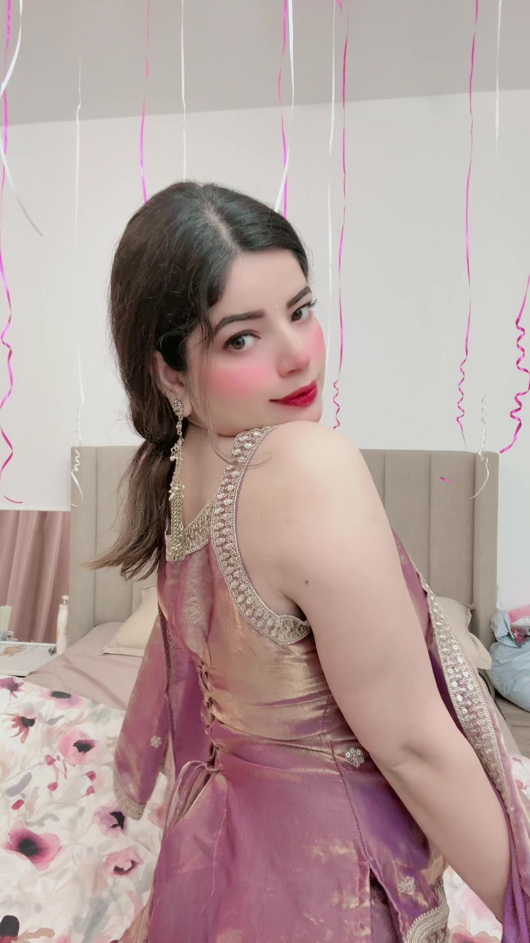 @Ayesha 🇮🇳🇨🇦