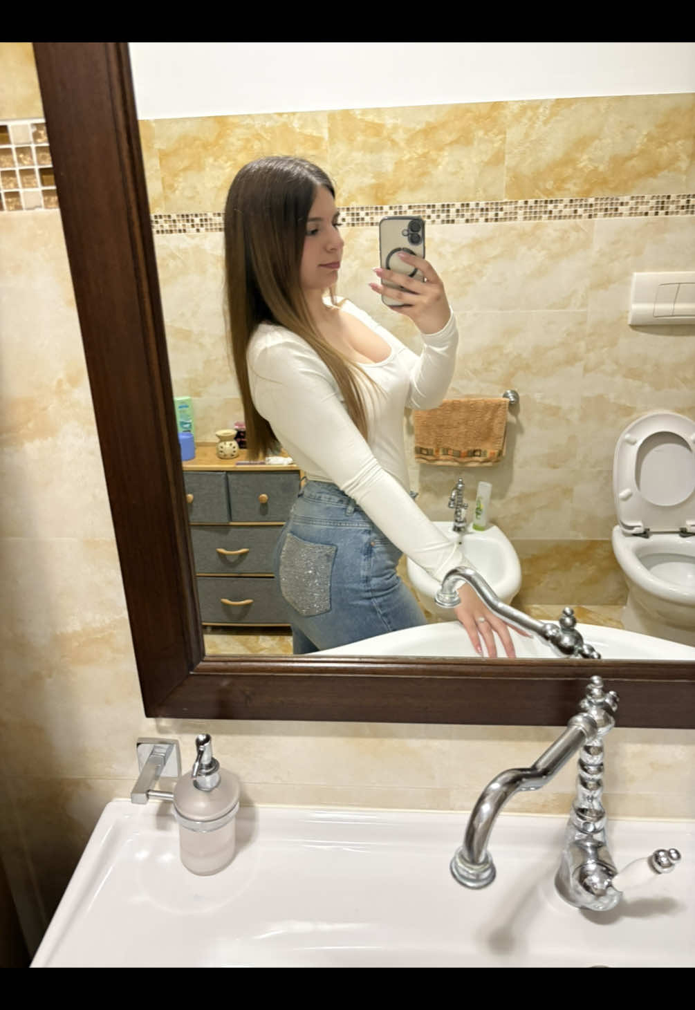 @𝓛𝓪𝓾𝓻𝓪