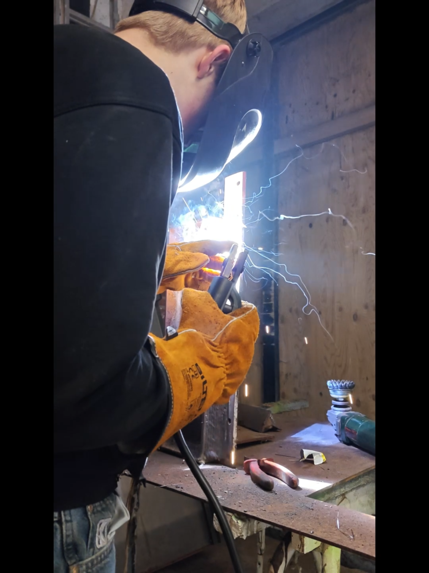@KJ 👨&zwj;🏭