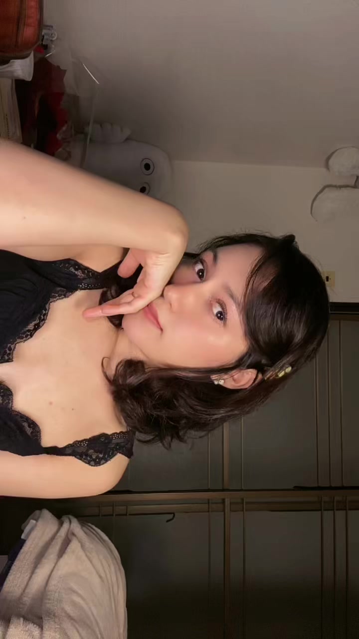 @𝓜𝓾𝓷𝓪 𓂃 𝜗𝜚♡