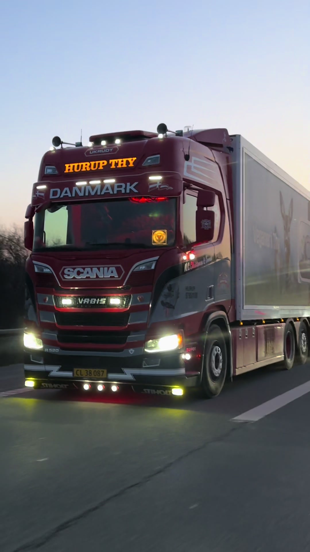 @LV’s TRUCKPHOTO