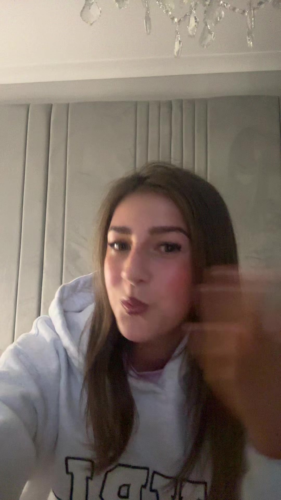@Sacha🪭🪩