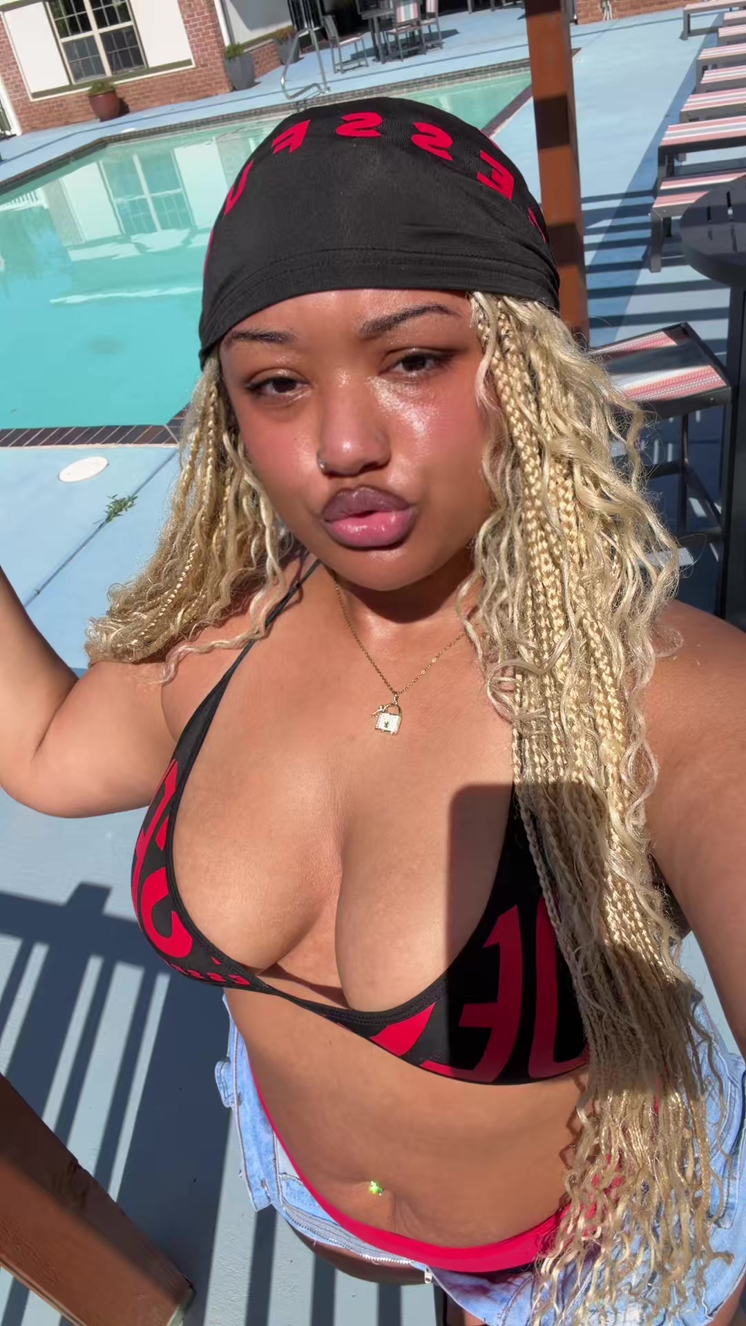 @It’s SIMONE to you b!tches