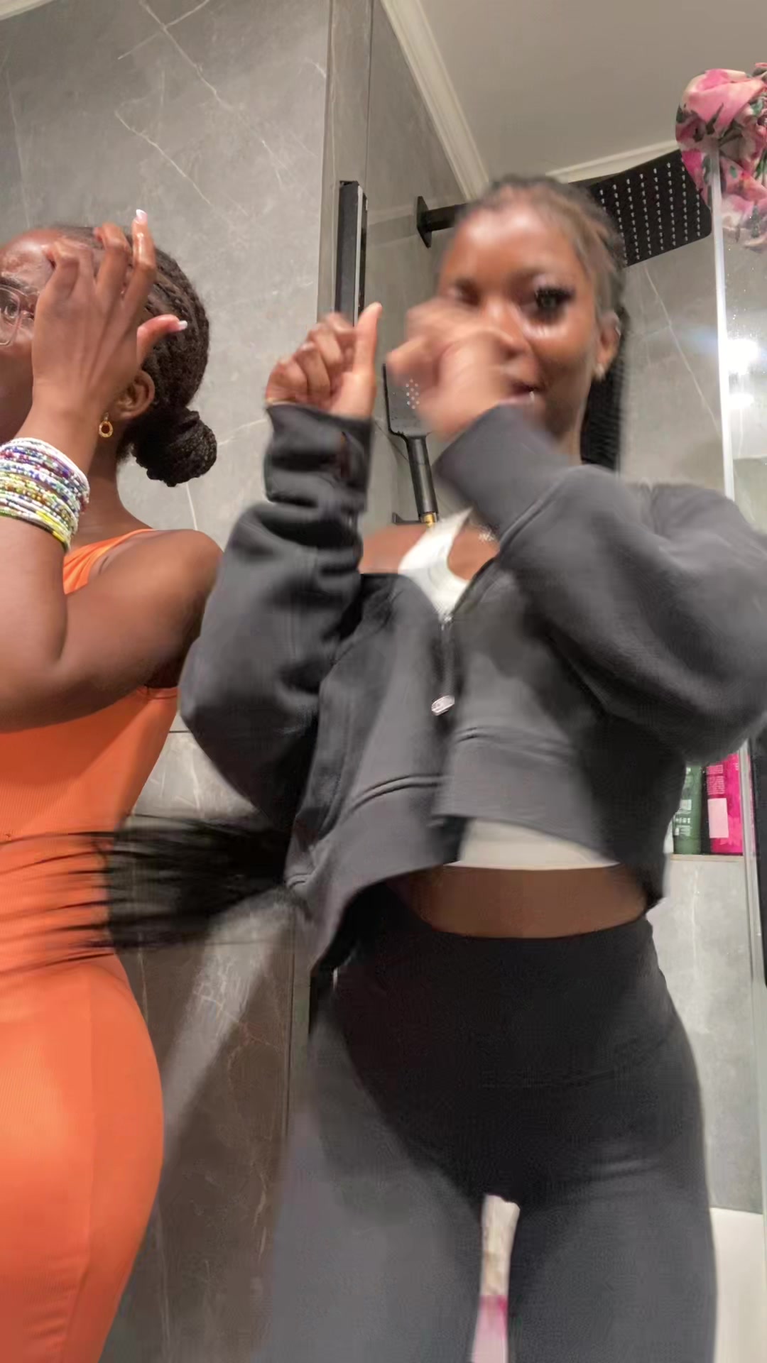 @🫶🏾