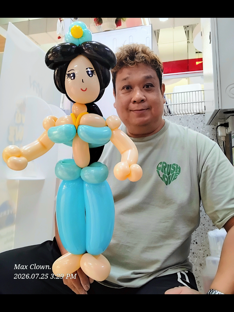 @Max Clown แชมป์บิดลูกโป่ง