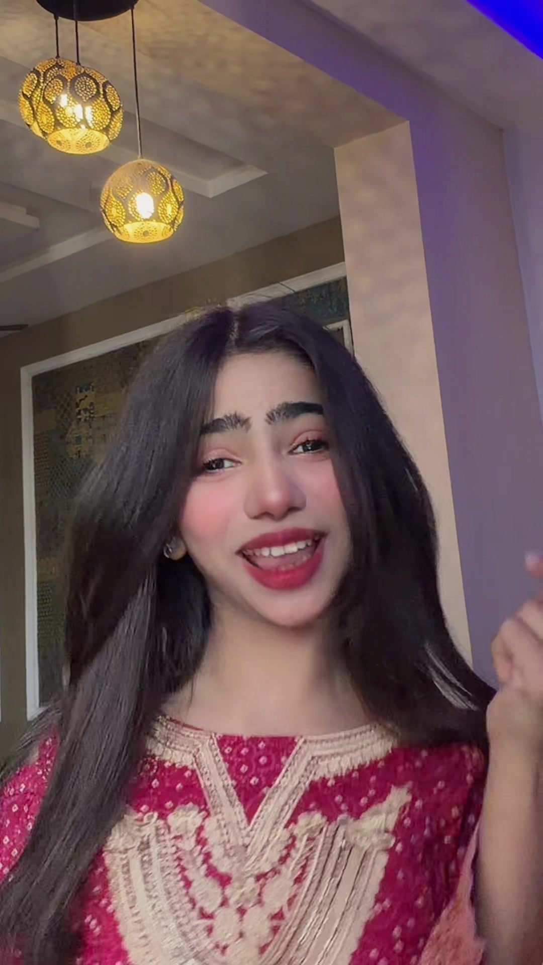 @Ayesha🖤