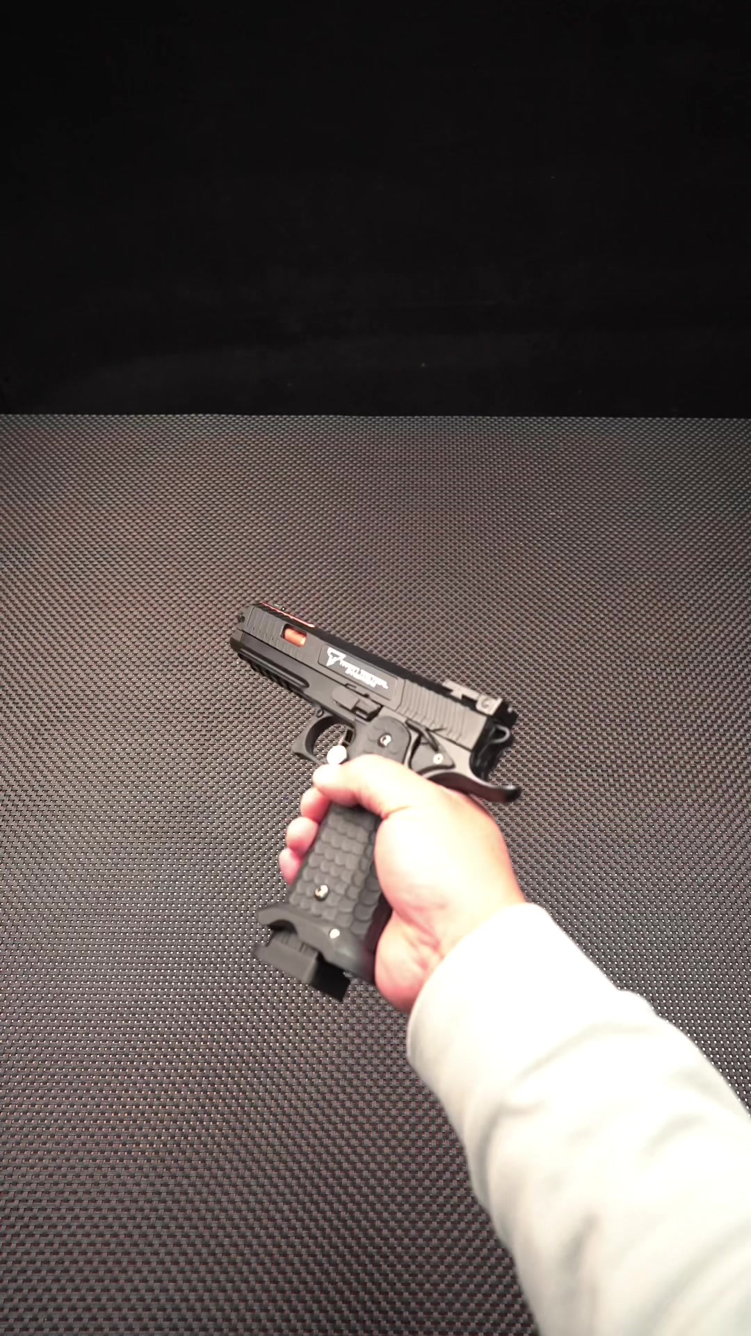 @akagtoy.com