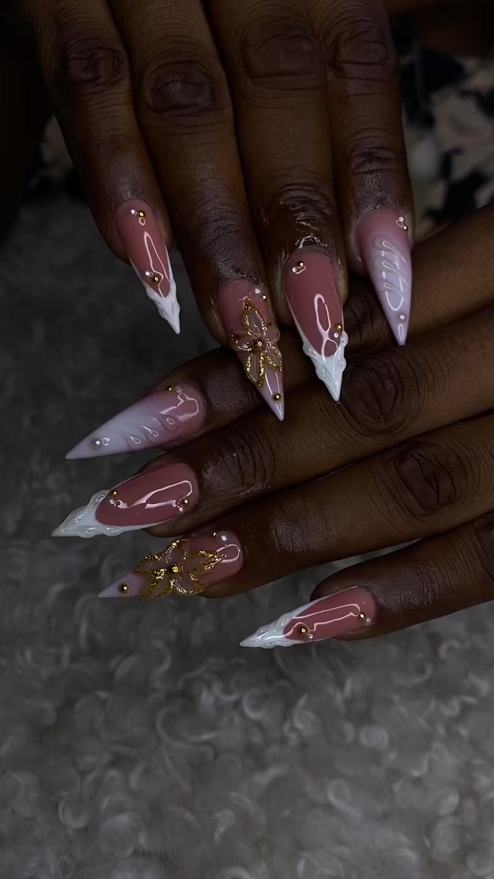@Filoue The Magic Hands 💫💅🏻