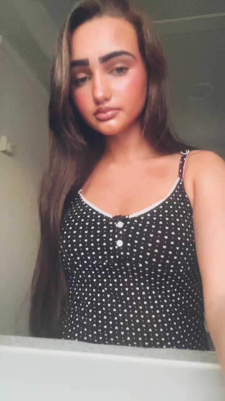 @𝒲𝒾𝓃𝓃𝒾ℯ 𝓂𝒶𝓇𝒾ℯ 👸🏽