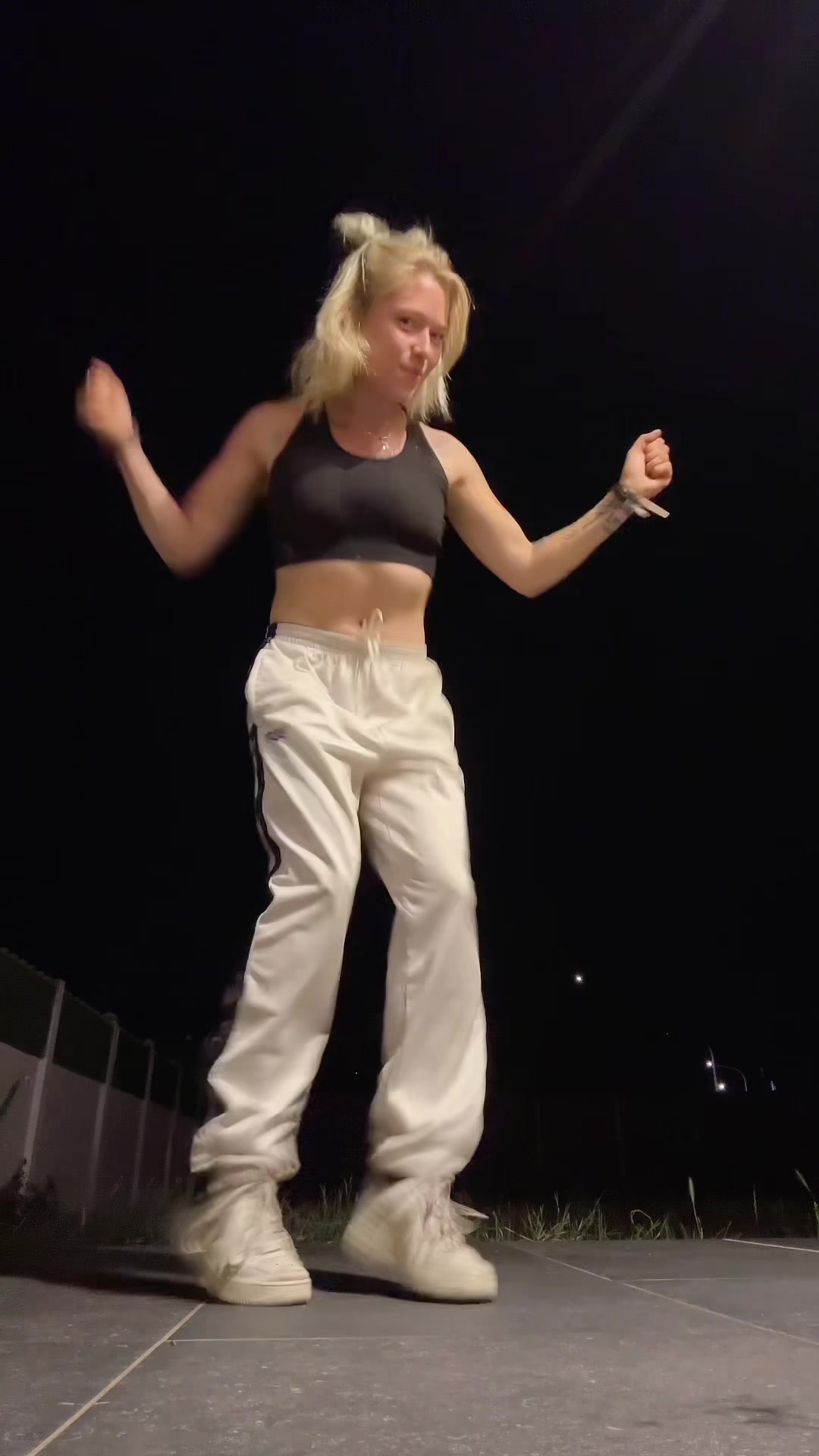 @Laura ✨🖤