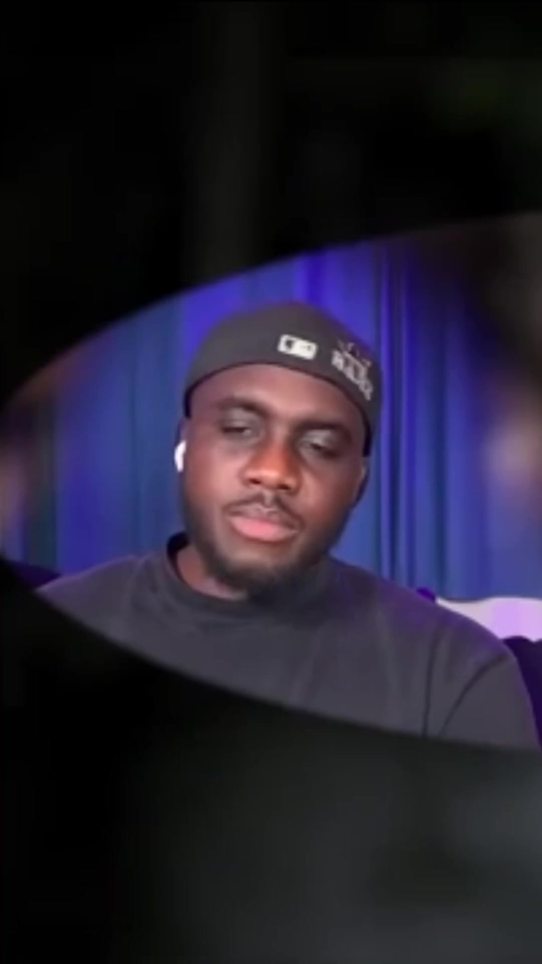 @Akinreacts