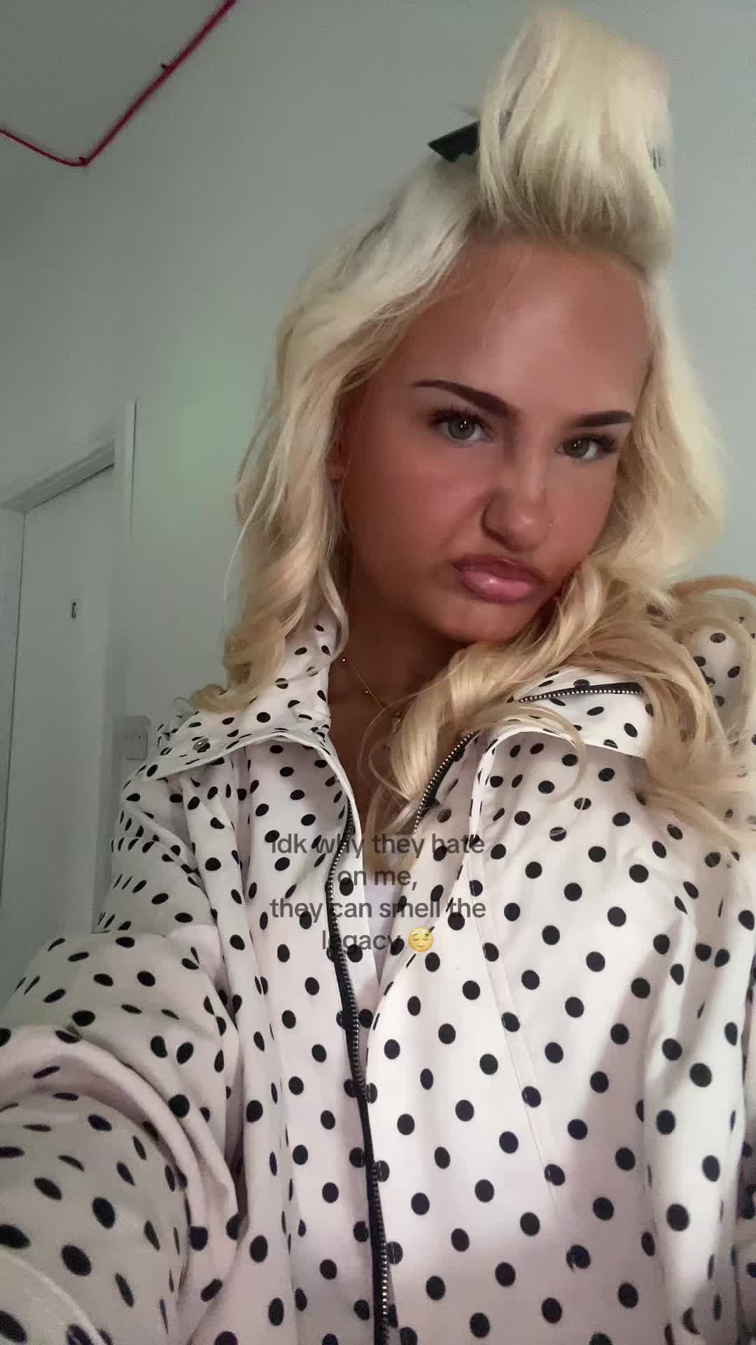 @𝘔𝘢𝘤𝘪𝘦🍒📸⚡️