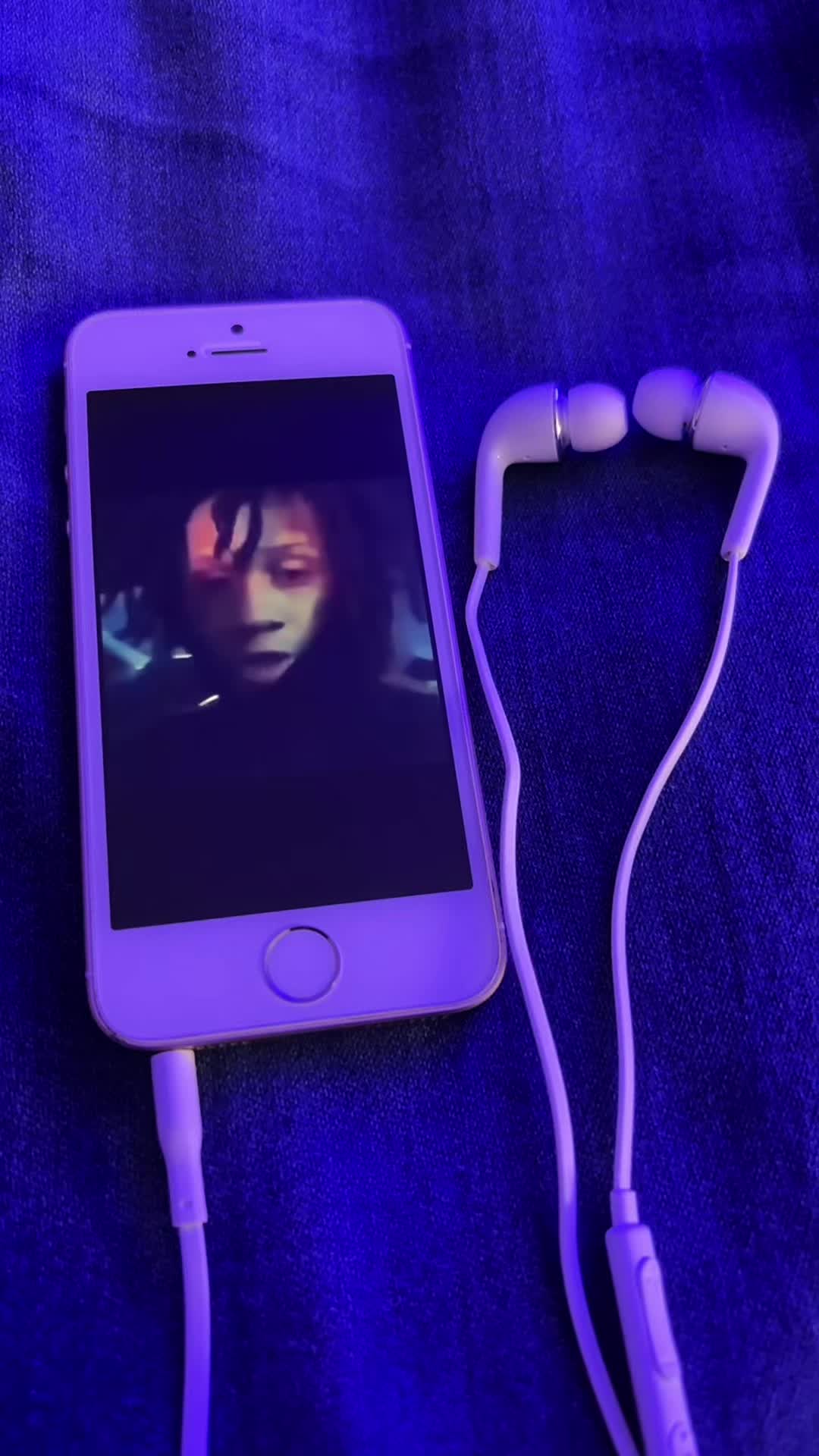 @𖣂